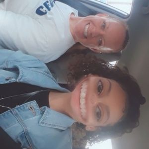 Meet your Posher, Analecia